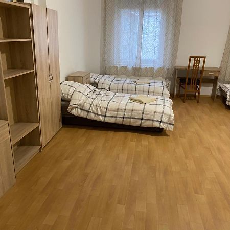 Hradec Králové Apartments Tomkova מראה חיצוני תמונה