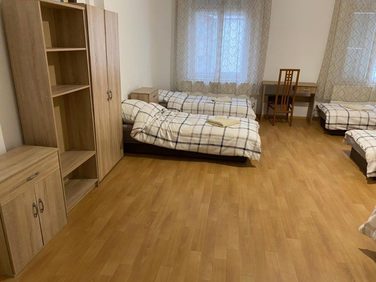 Hradec Králové Apartments Tomkova מראה חיצוני תמונה