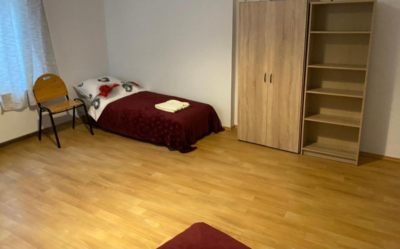 Hradec Králové Apartments Tomkova מראה חיצוני תמונה