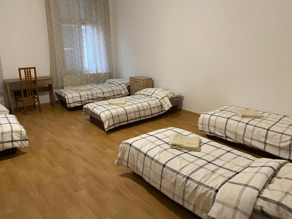 Hradec Králové Apartments Tomkova מראה חיצוני תמונה