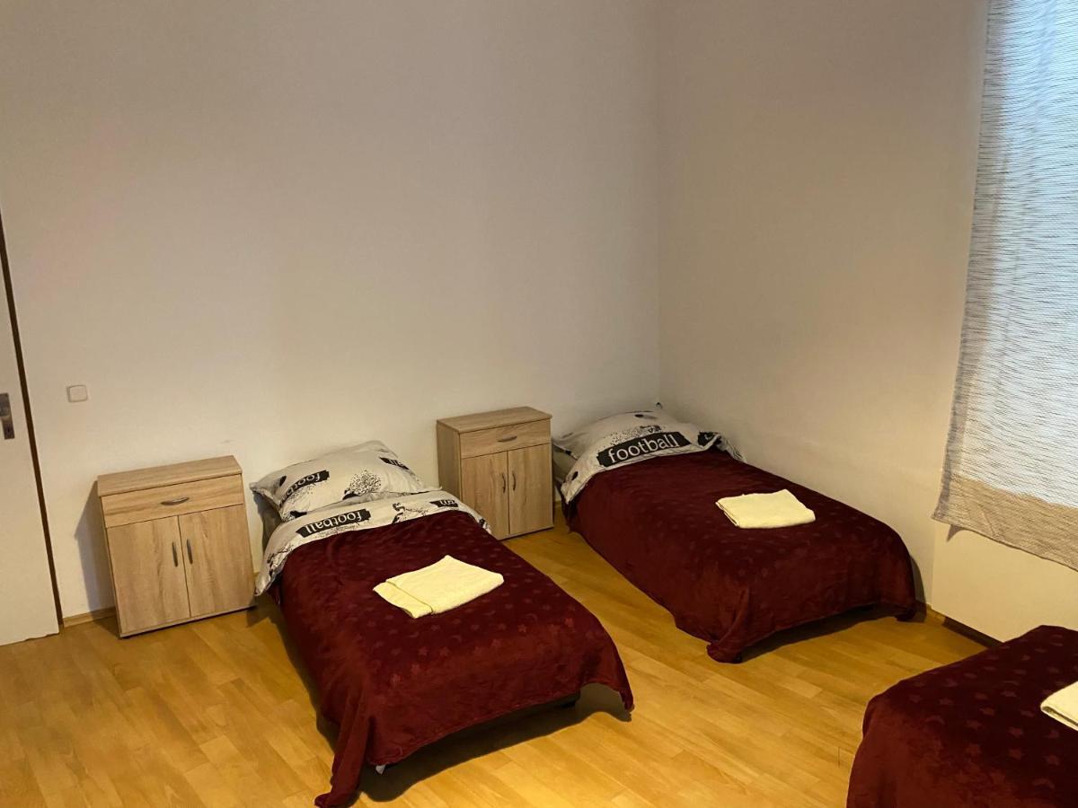 Hradec Králové Apartments Tomkova מראה חיצוני תמונה