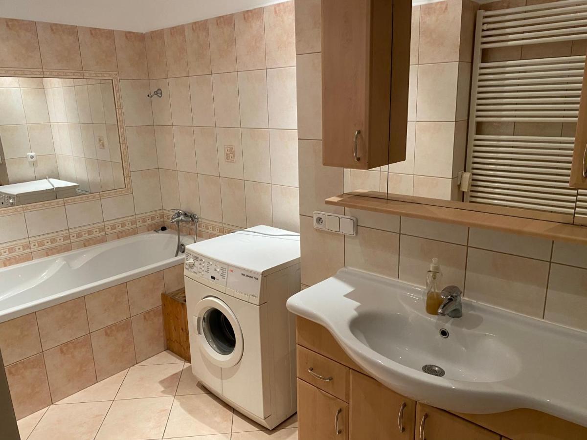 Hradec Králové Apartments Tomkova מראה חיצוני תמונה