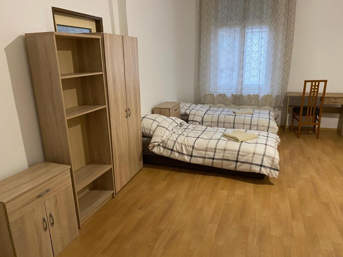 Hradec Králové Apartments Tomkova מראה חיצוני תמונה