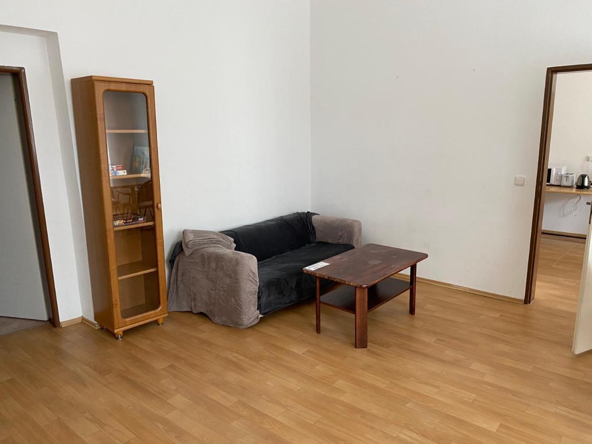 Hradec Králové Apartments Tomkova מראה חיצוני תמונה